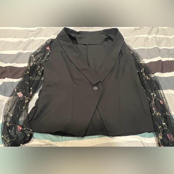 BIG SALE(3 for $50)-Black Blazer with Floral Sheer Sleeves and a pantsuit set. - Picture 5 of 7